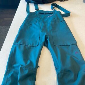 Burton living lining women’s ski bibs size XS, well built for comfort,